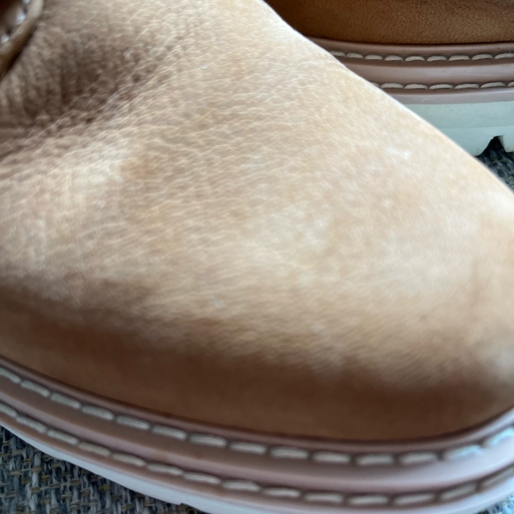 Dolce Vita  suede lug sole shoe.  Size 8 - Picture 2 of 11